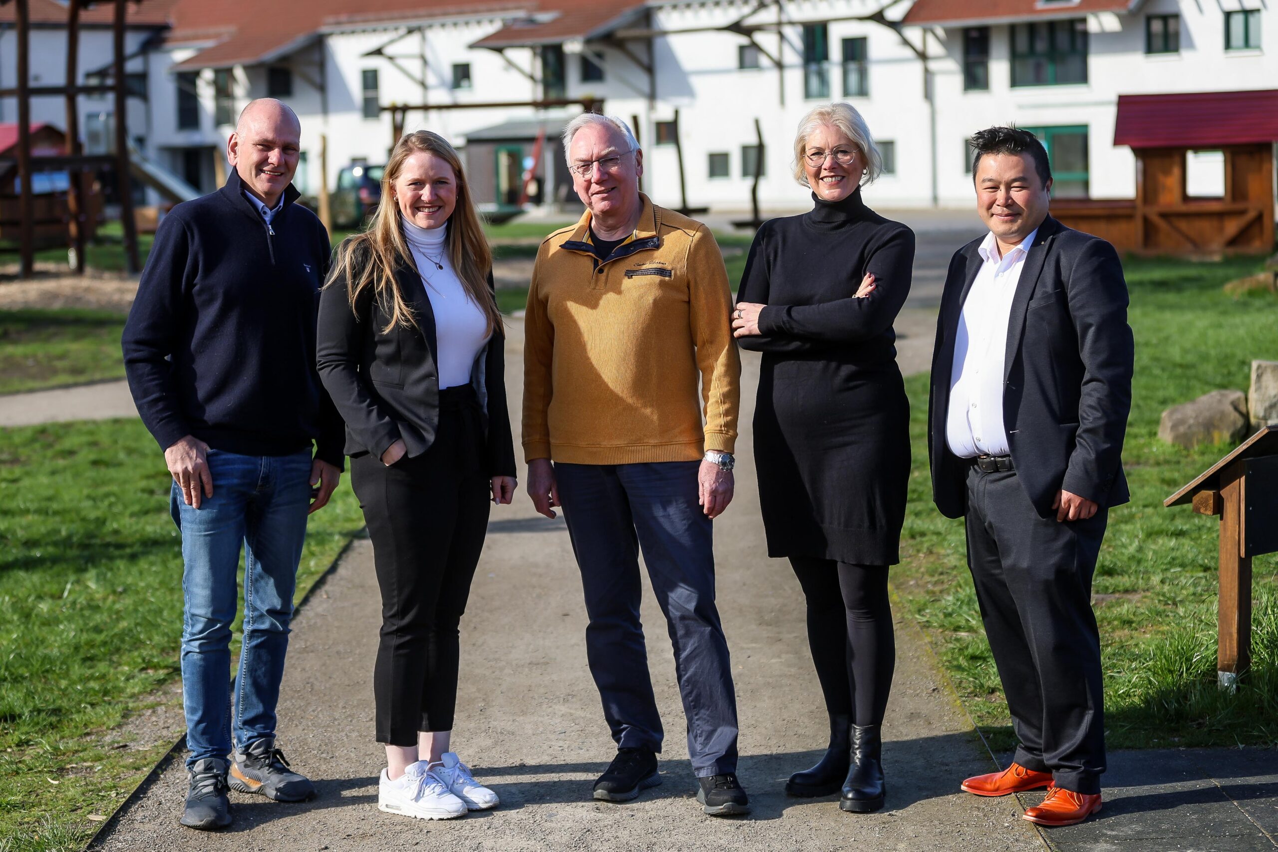 Foto von unserem Vorstand. Von links: Markus Meier, Patrizia Aundrup, Gerhard Gotthard, Sandra Heller und Dr. Nhiem Lu